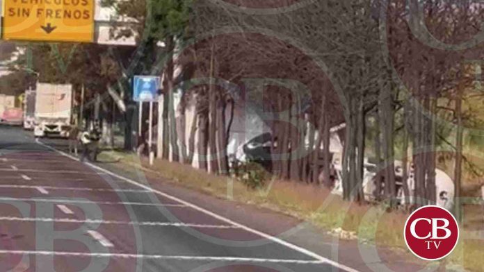 Vuelca pipa con 40 mil litros de gasolina en Zinapécuaro