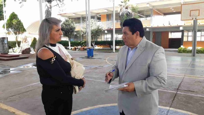 Persiste conflicto entre padres de familia y maestros en secundaria Federal 5