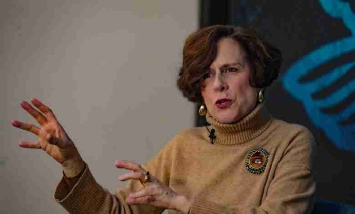 INAI inicia investigación contra AICM por uso de datos personales de Denise Dresser