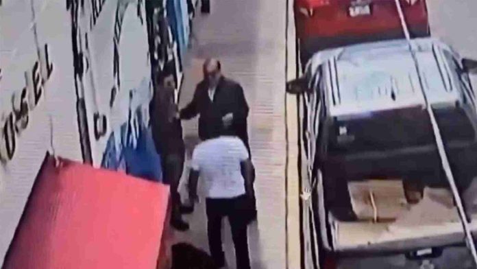En redes sociales circula un video en el cual se ve a un joven de 16 años golpeando brutalmente a un hombre de la tercera edad