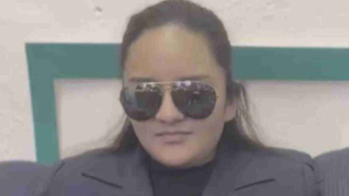 Estudiante mexicana crea maquillaje para invidentes