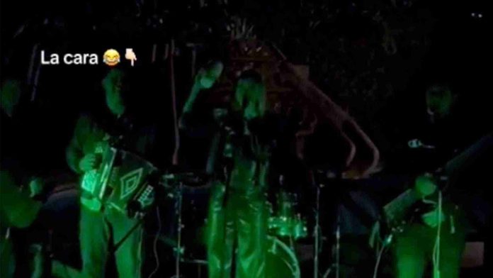 Mujer corre a invitados de su posada por no dar cooperación