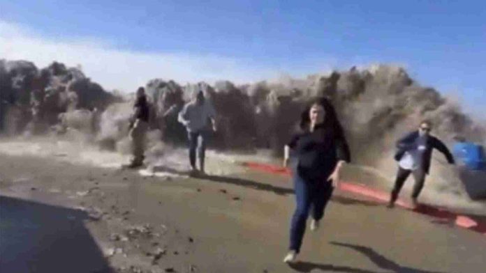Ola gigante sorprende en playa de California