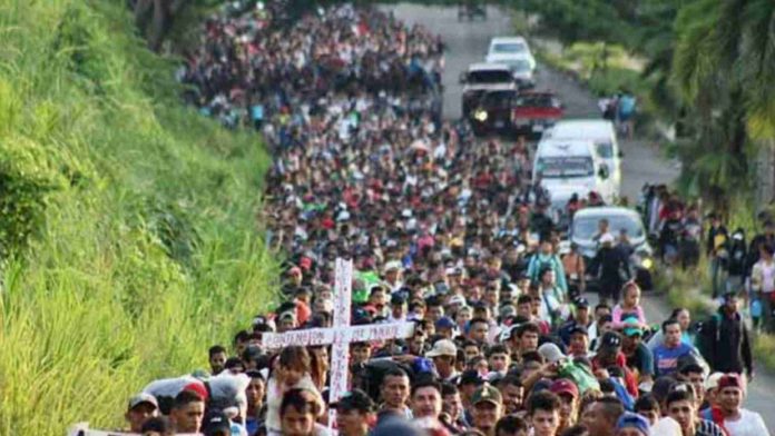 En víspera de Navidad sale caravana migrante hacia Estados Unidos