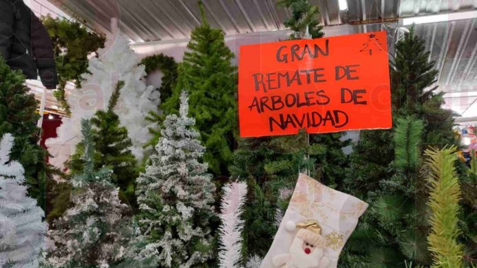 Comerciantes de árboles navideños reportan pésima venta este año