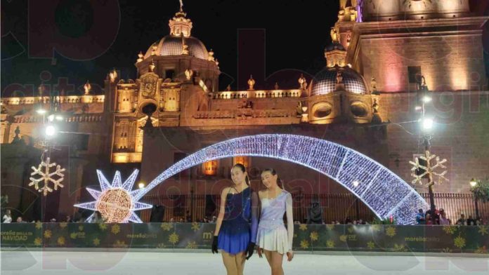 Hermanas patinadoras, enamoraron a morelianos con exhibición de patinaje en la pista de hielo