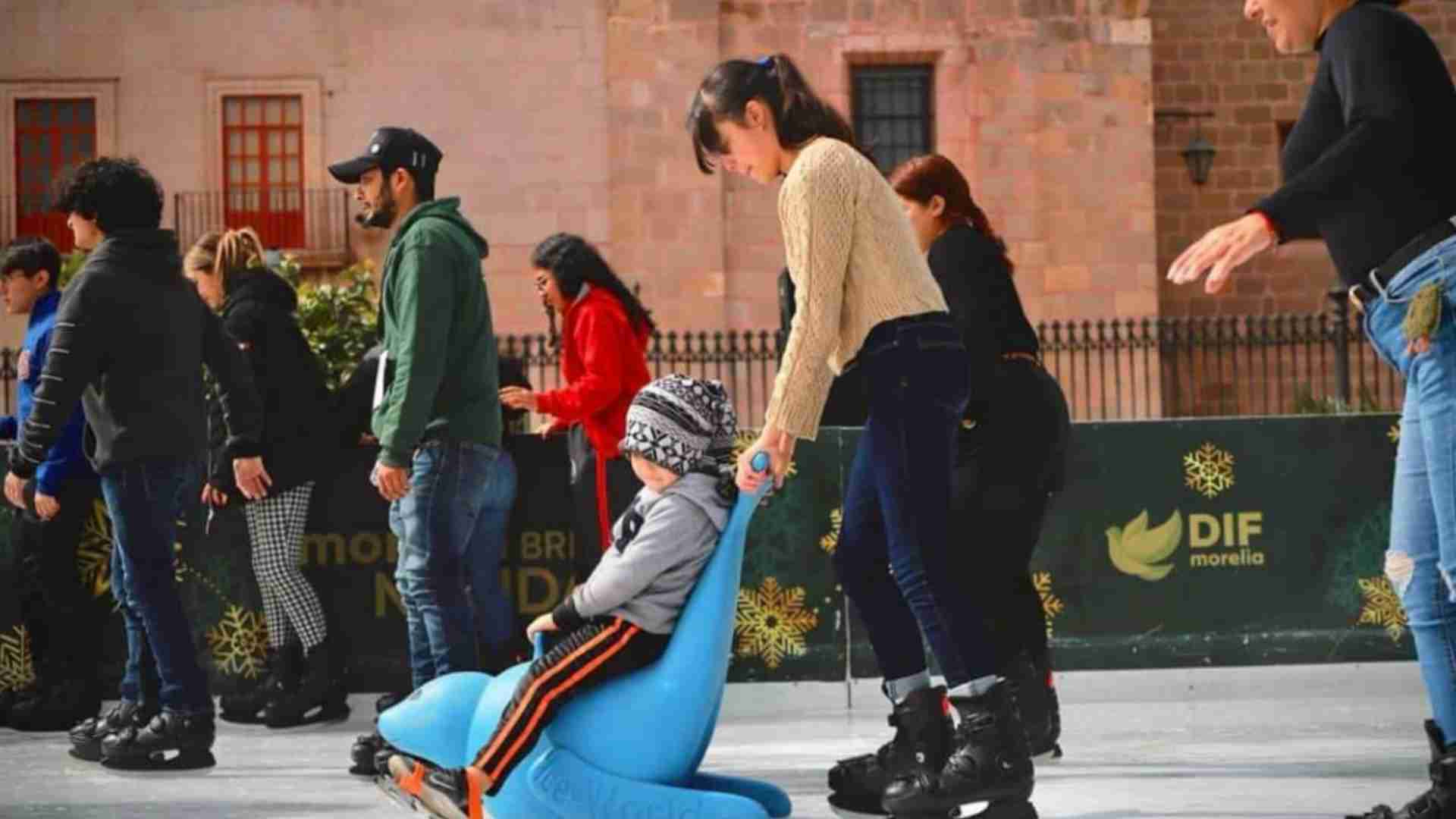 Anuncia Alfonso Martínez que pista de hielo del Centro se mantiene hasta el 7 de enero Anuncia Alfonso Martínez que pista de hielo del Centro se mantiene hasta el 7 de enero