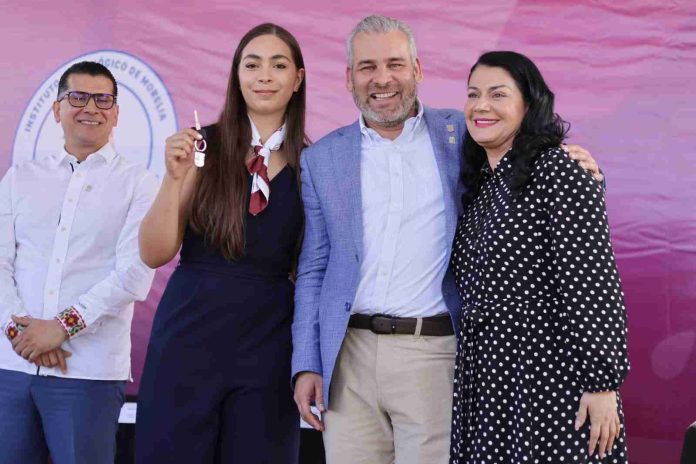 Respalda Bedolla incremento histórico del 20% al salario mínimo para 2024