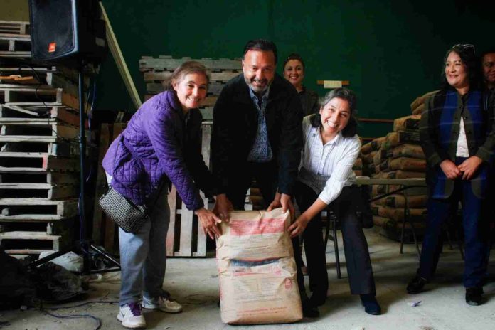 Entrega Julio Arreola de Material de construcción a Instituciones Educativas en Pátzcuaro