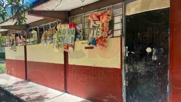 Suplican padres de familia de la Técnica 86 en Infiernillo solución a falta de profesores