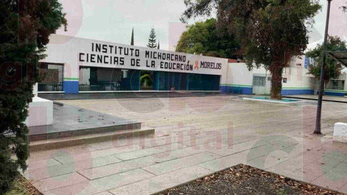 Egresados del IMCED irían por demanda al instituto si no entrega certificados de generaciones pasadas