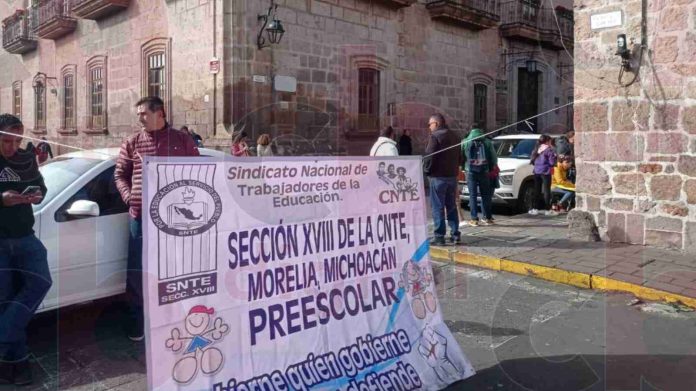 Sindicato Nacional de Educación tomo inmediaciones del Ayuntamiento de Morelia