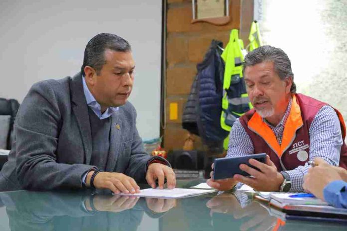 El diputado Juan Carlos Barragán Vélez entregó la solicitud para el retiro o reubicación inmediata de la caseta de la Autopista de Occidente, ubicada en el municipio de Zinapécuaro, que se ha convertido en un paso de la muerte.  
