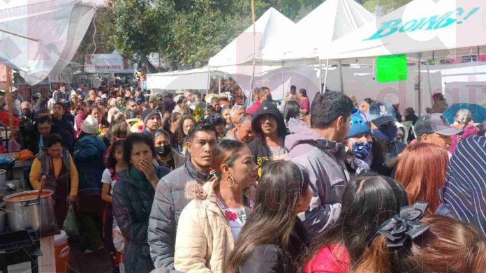 Con filas interminables este 12 de diciembre arriban miles de católicos al Templo de San Diego