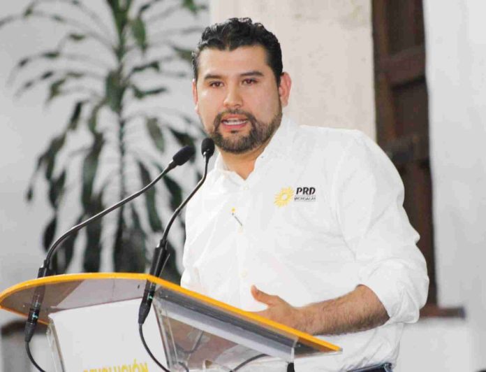 Convoca Octavio Ocampo a cerrar filas por México.