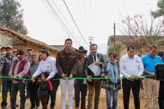 Continua Julio Alberto Arreola con apoyos históricos en Cuanajo