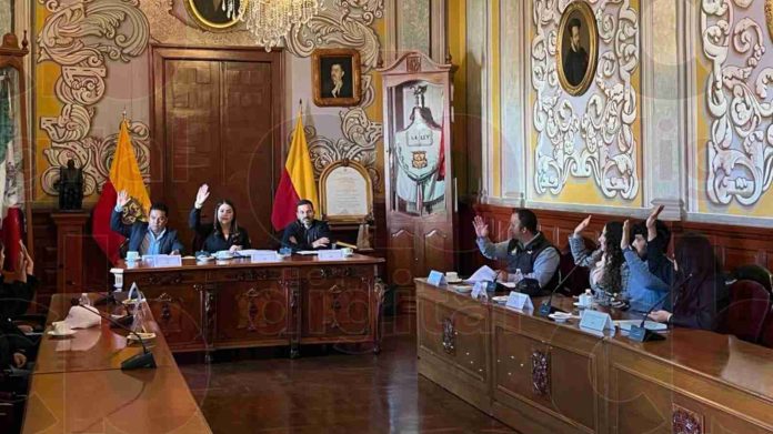 Edil se ausenta de sesión de cabildo tras muerte de su hermano