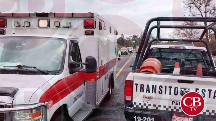 Un muerto y dos heridos al volcar un auto en Tanhuato