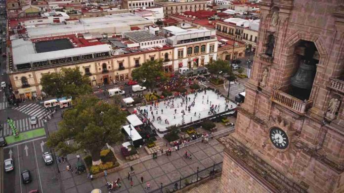 Sigue el éxito de la pista de hielo del Ayuntamiento de Morelia