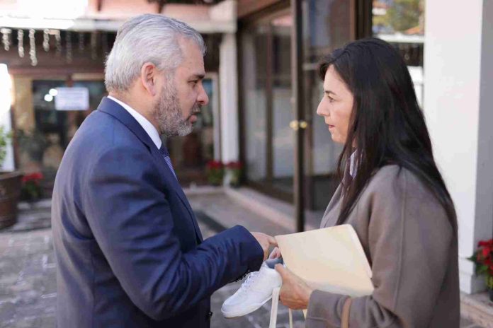 Bedolla instruye poner orden en más de 13 mil plazas ilegales de SEE