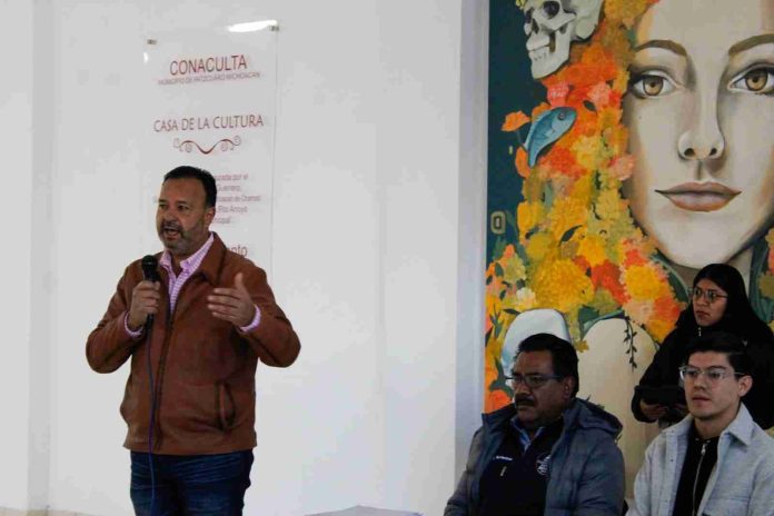 Julio Arreola realiza la entrega Simbólica de Apoyos Económicos a Mujeres con Cáncer de Mama y Cérvicouterino