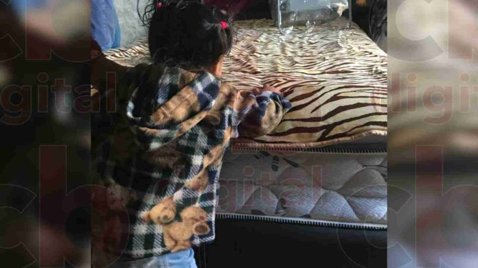 Entrega grupo CB cama completa a Rosita, niña que dormía a ras de piso en Morelia