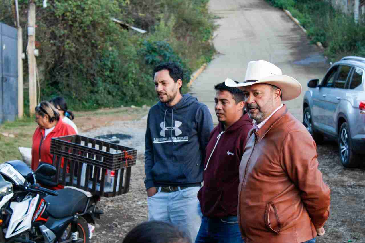 El edil Julio Arreola visitó colonias de Pátzcuaro para escuchar necesidades y atenderlas El edil Julio Arreola visitó colonias de Pátzcuaro para escuchar necesidades y atenderlas