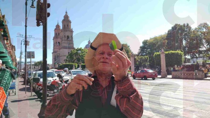 Conoce un poco más de la historia de: El Señor de la Hojita, un ícono musical de Morelia
