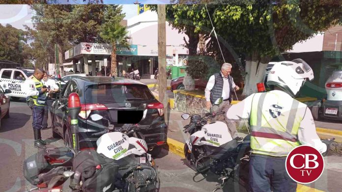 Detienen a una mujer con camioneta robada en Morelia