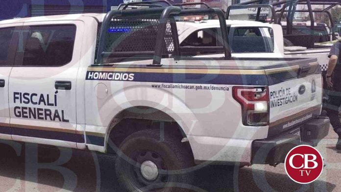 Lo ejecutan en la cochera de su casa
