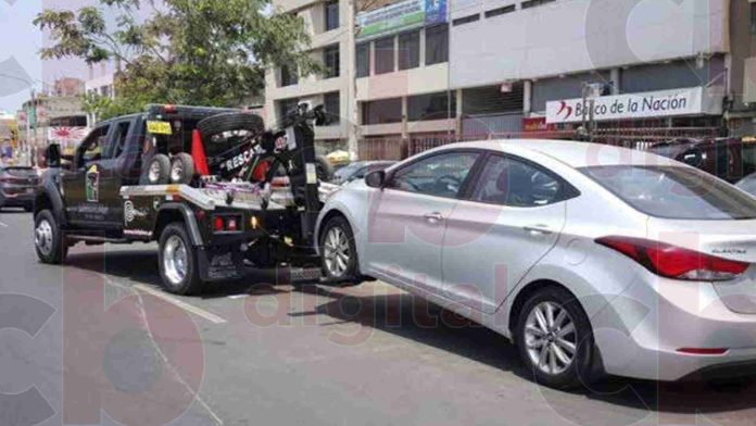 Policía Morelia se deslinda de casos de levantamiento de coches por grúas particulares en la ciudad