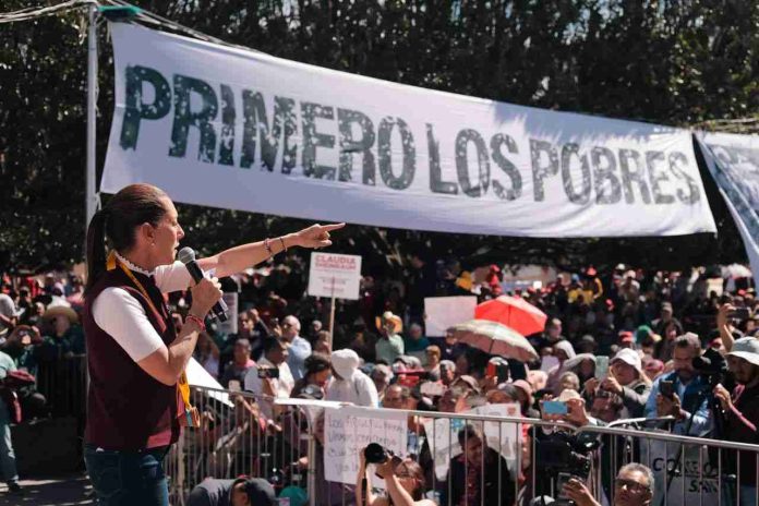 En 2024, el grito que hay en Michoacán y en todo México es que siga la Cuarta Transformación: Claudia Sheinbaum ante militantes y simpatizantes de Ciudad Hidalgo, Michoacán