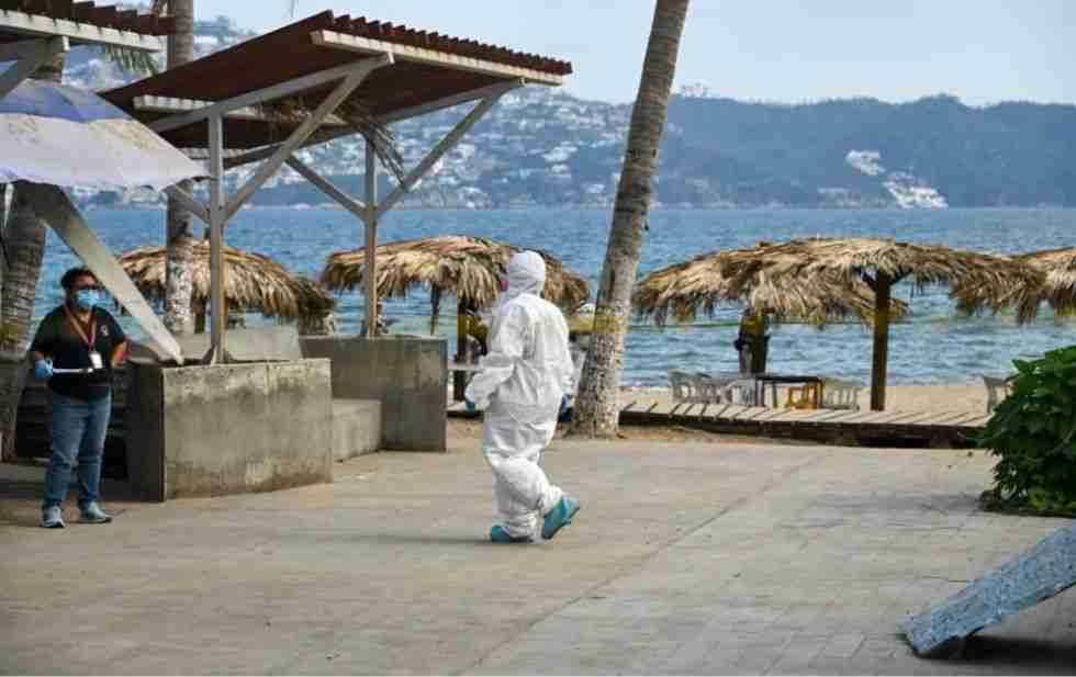 Asesinan a 3 personas en playas de Acapulco, Guerrero Asesinan a 3 personas en playas de Acapulco, Guerrero