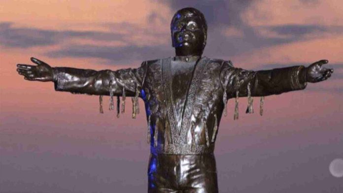 Desaparece estatua de Juan Gabriel en Acapulco