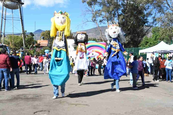 Gobierno de Michoacán, ayuda a los Reyes Magos a la entrega de juguetes
