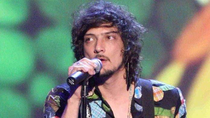 León Larregui asegura haber sido golpeado en París