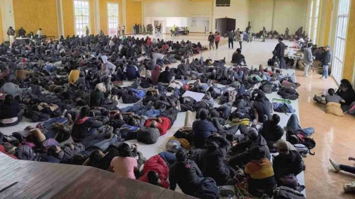 Localizan a más de 700 migrantes encerrados en una bodega de Tlaxcala
