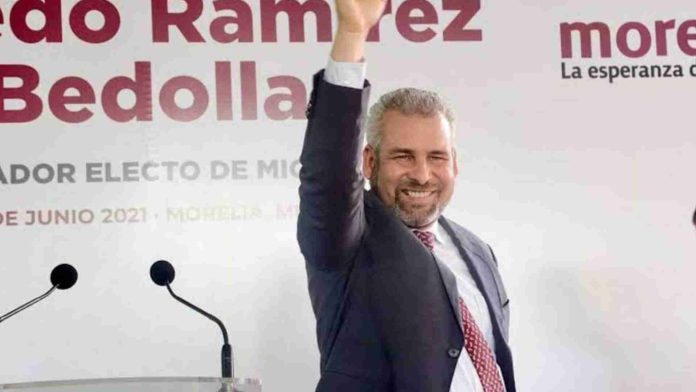 Ramirez Bedolla en el top 15 como gobernadores mejor evaluados por Mitosfky