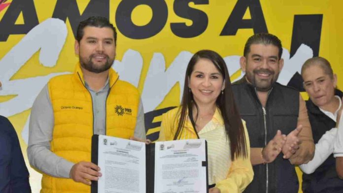 Blanca Álvarez se registra como precandidata a la alcaldía de Apatzingán por el PRD