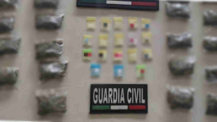 Guardia Civil detiene a 11 presuntos distribuidores de drogas, en Uruapan y Jacona