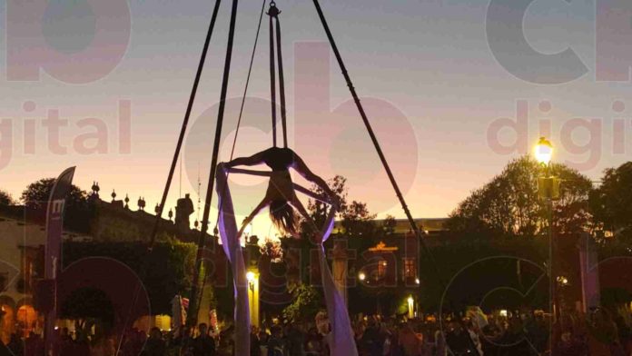Llevan a las calles de Morelia el arte circense un total de 29 alumnas del IJUM