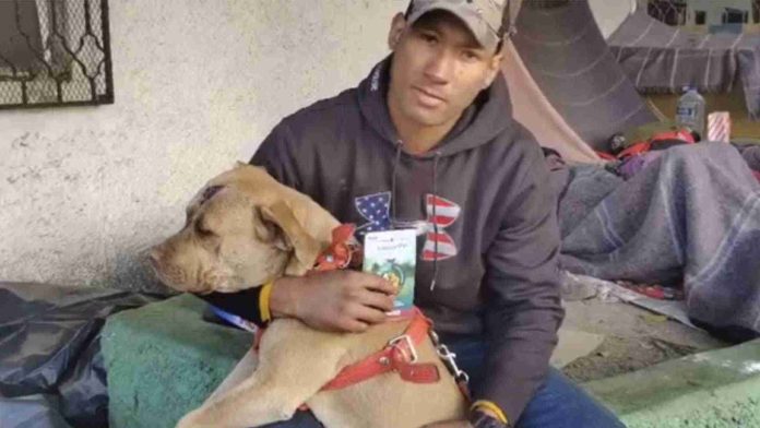 Policías de Chiapas golpean a perrito migrante