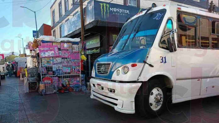 El crecimiento de ambulantes afecta a pequeños empresarios y vecinos de la avenida Lázaro Cárdenas