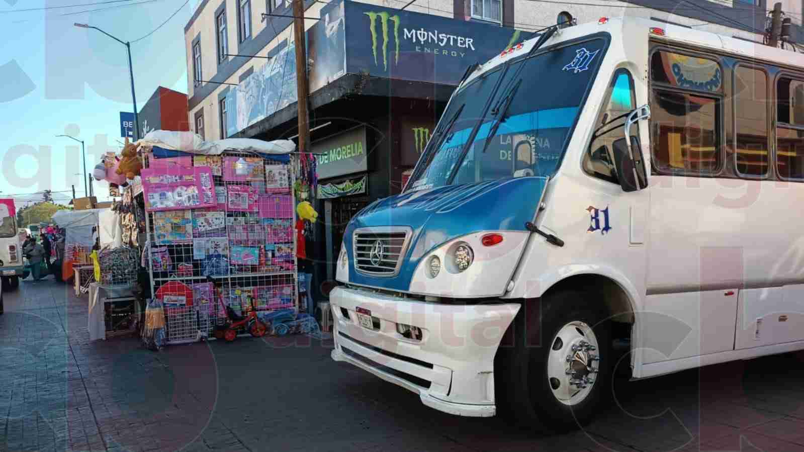 El crecimiento de ambulantes afecta a pequeños empresarios y vecinos de la avenida Lázaro Cárdenas El crecimiento de ambulantes afecta a pequeños empresarios y vecinos de la avenida Lázaro Cárdenas