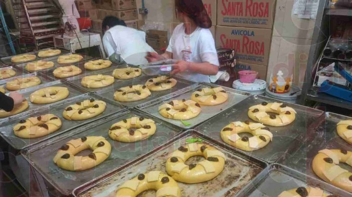 Proceso de elaboración de Rosca de Reyes demora hasta 8 horas en panaderías morelianas