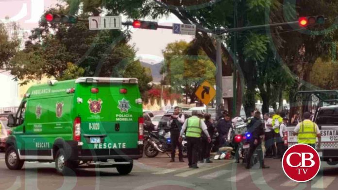Auto atropella a policía al sur de la ciudad