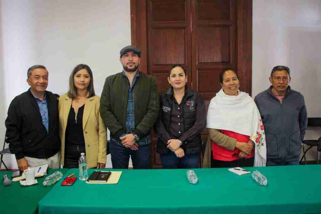 Uruapan se alista para el más exitoso Tianguis Artesanal de Domingo de Ramos Uruapan se alista para el más exitoso Tianguis Artesanal de Domingo de Ramos