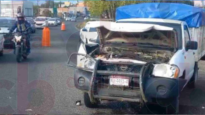 Automovilistas se confunden por cierre permanente de retorno y genera esto dos choques en un día