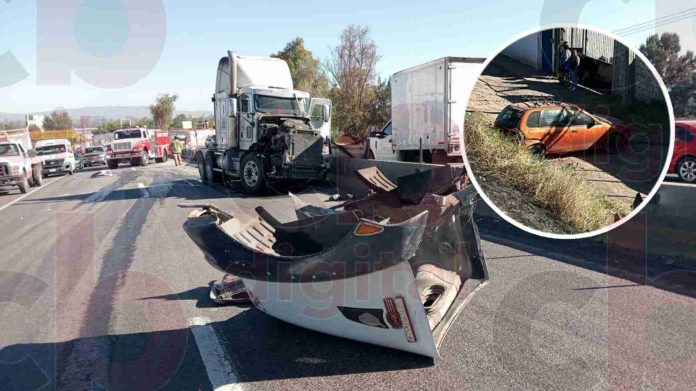 Chevy resiste choque de un tráiler en Tarímbaro
