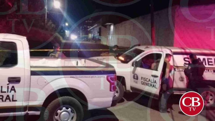 A unos pasos de una secundaria asesinan a un joven en Uruapan